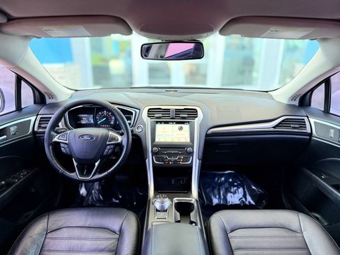 Used 2018 Ford Fusion SE w/ Equipment Group 602A FWD image 2