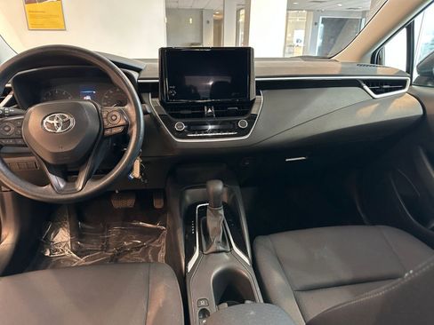 Used 2025 Toyota Corolla LE image 34