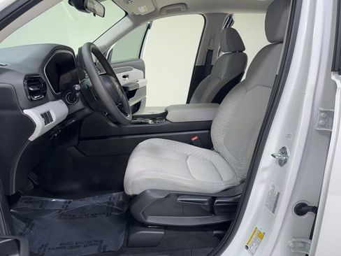 Used 2023 Honda Pilot LX image 11