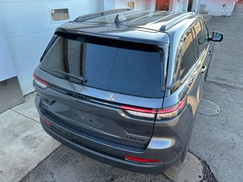 Certified 2023 Jeep Grand Cherokee Limited w/ Black Appearance Package image 5