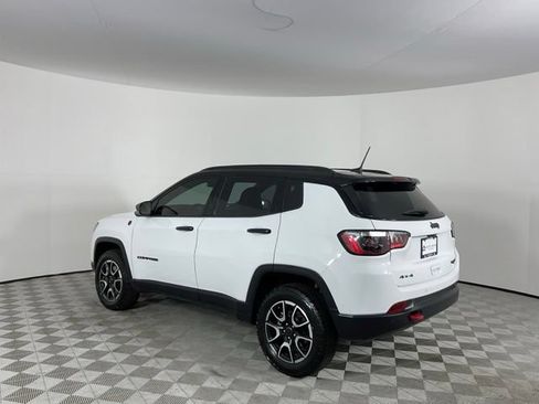 Used 2025 Jeep Compass Trailhawk AWD/4WD image 8