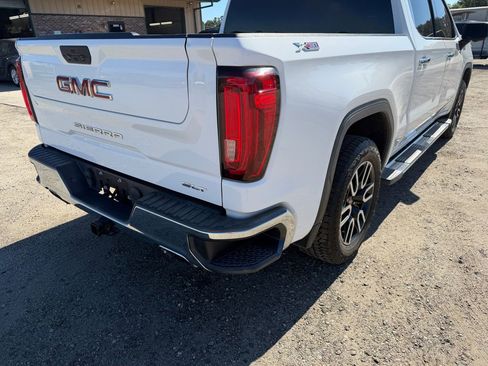 Used 2020 GMC Sierra 1500 SLT w/ X31 Off-Road Package AWD/4WD image 2