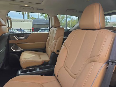 Certified 2025 INFINITI QX80 Sensory image 14