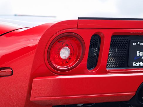 Used 2005 Ford GT RWD image 27
