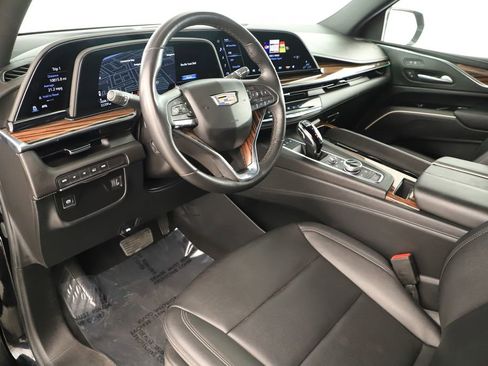 Used 2024 Cadillac Escalade Luxury AWD/4WD image 15