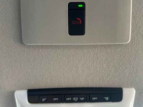 New 2025 Nissan Versa SR w/ Trunk Package image 38