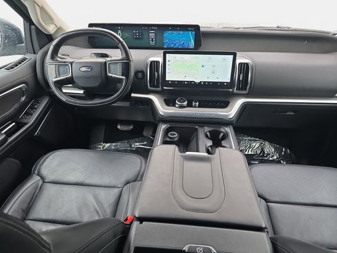 Used 2025 Ford Expedition Platinum AWD/4WD image 9