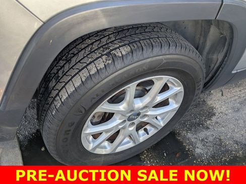 Used 2014 Jeep Cherokee Latitude image 19