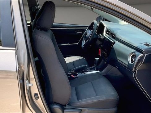 Used 2018 Toyota Corolla LE FWD image 7