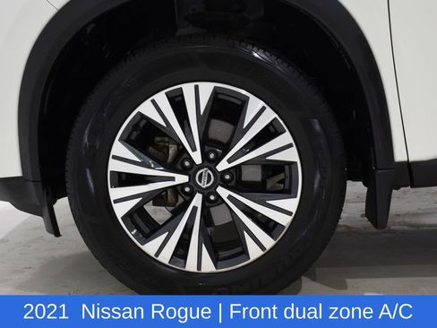 Used 2021 Nissan Rogue SV w/ Premium Package FWD image 6
