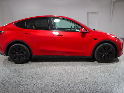 Used 2023 Tesla Model Y AWD image 6