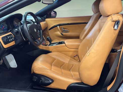 Used 2015 Maserati GranTurismo Convertible RWD image 31