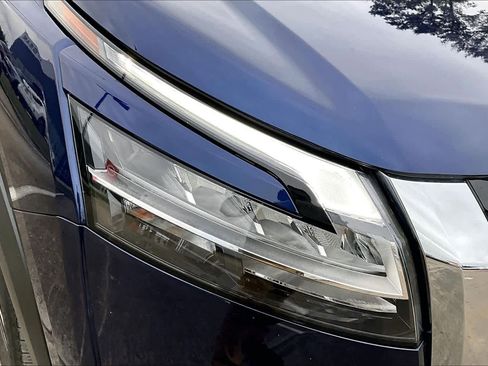 Used 2024 Nissan Pathfinder Platinum w/ Cargo Package image 25