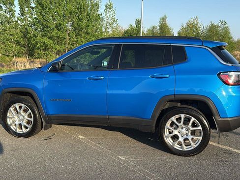 Used 2023 Jeep Compass Latitude AWD/4WD image 10
