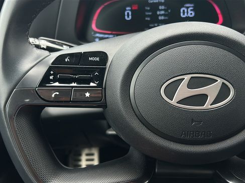 Used 2025 Hyundai Elantra Sport FWD image 9