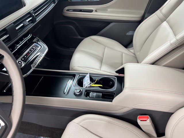 Used 2023 Lincoln Corsair AWD w/ Equipment Group 101A image 15