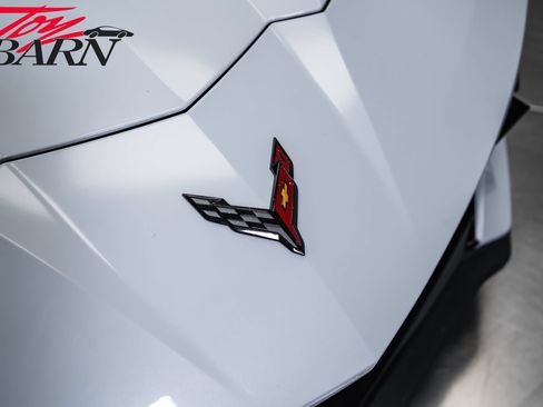 Used 2022 Chevrolet Corvette Stingray Preferred Cpe w/ Z51 Performance Package RWD image 17