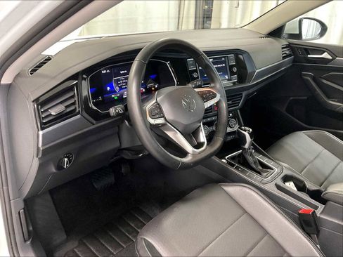 Used 2024 Volkswagen Jetta SE w/ Panoramic Sunroof Package image 8