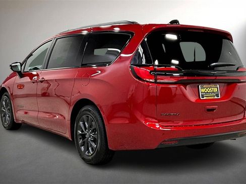 New 2025 Chrysler Pacifica Select w/ Fav Edition Package image 3