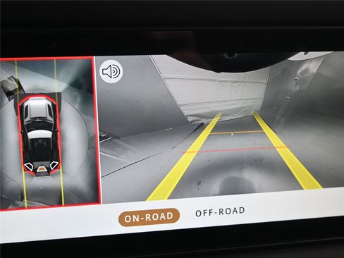 Used 2023 Land Rover Defender 90 X-Dynamic SE image 14