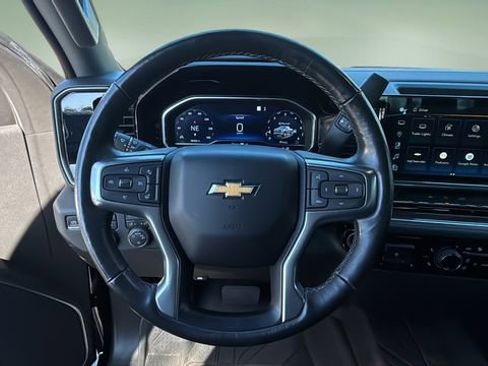 Used 2022 Chevrolet Silverado 1500 LT image 11