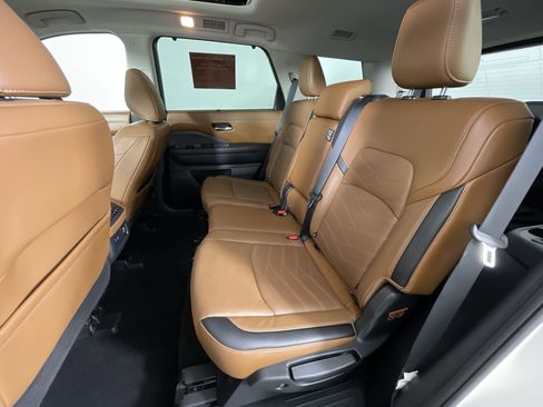 Certified 2022 Nissan Pathfinder Platinum w/ Cargo Package AWD/4WD image 23