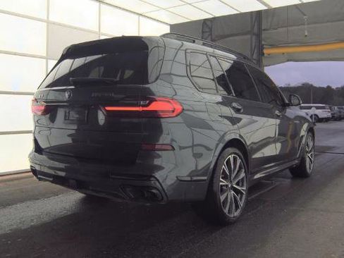 Used 2022 BMW X7 M50i w/ Dynamic Handling Package image 2