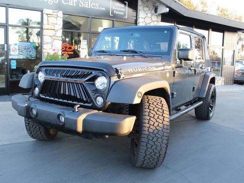 Used 2017 Jeep Wrangler Unlimited Rubicon w/ Connectivity Group AWD/4WD image 1