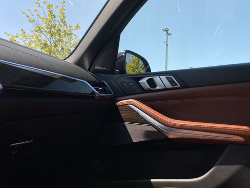 Used 2019 BMW X5 xDrive40i w/ M Sport Package image 18