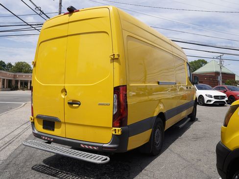 Used 2021 Mercedes-Benz Sprinter 2500 image 7