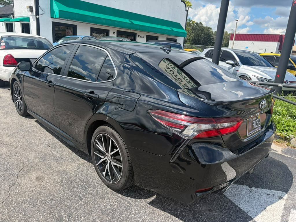 Used 2022 Toyota Camry SE FWD image 5