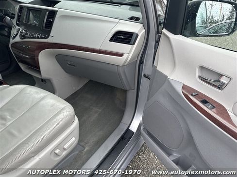 Used 2013 Toyota Sienna XLE image 9