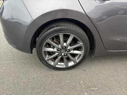 Used 2018 MAZDA MAZDA3 Touring image 23