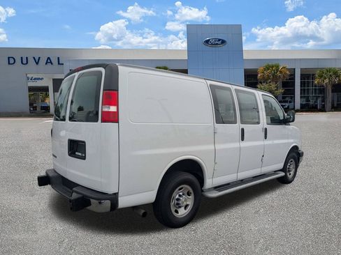 Used 2024 Chevrolet Express 2500 w/ Driver Convenience Package RWD image 4