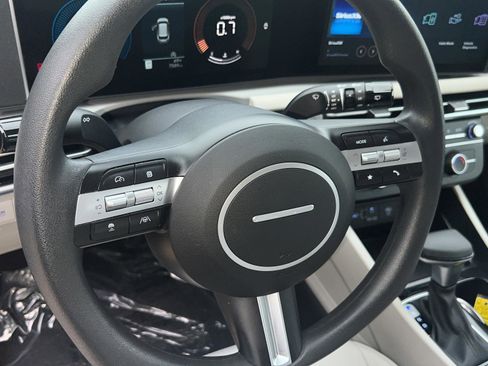 Certified 2025 Hyundai Tucson SE image 12