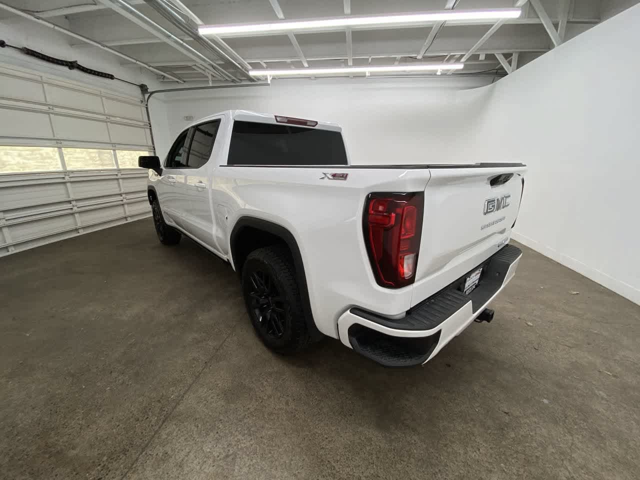 Used 2023 GMC Sierra 1500 Elevation w/ X31 Off-Road Package AWD/4WD image 4