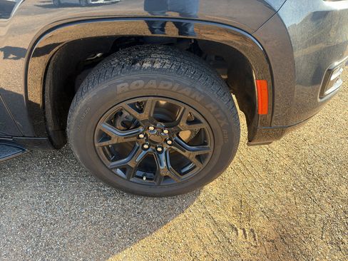 Used 2023 Jeep Wagoneer Series II image 9