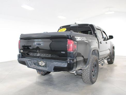 Used 2017 Toyota Tacoma TRD Off-Road w/ Premium & Technology Package AWD/4WD image 9