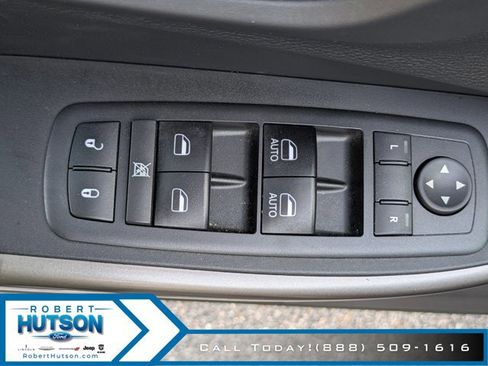 Used 2019 Jeep Cherokee Latitude Plus w/ Comfort/Convenience Group image 16