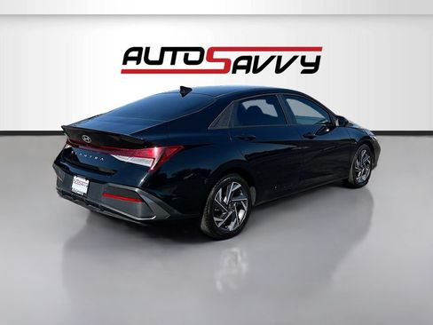 Used 2025 Hyundai Elantra Sport FWD image 7