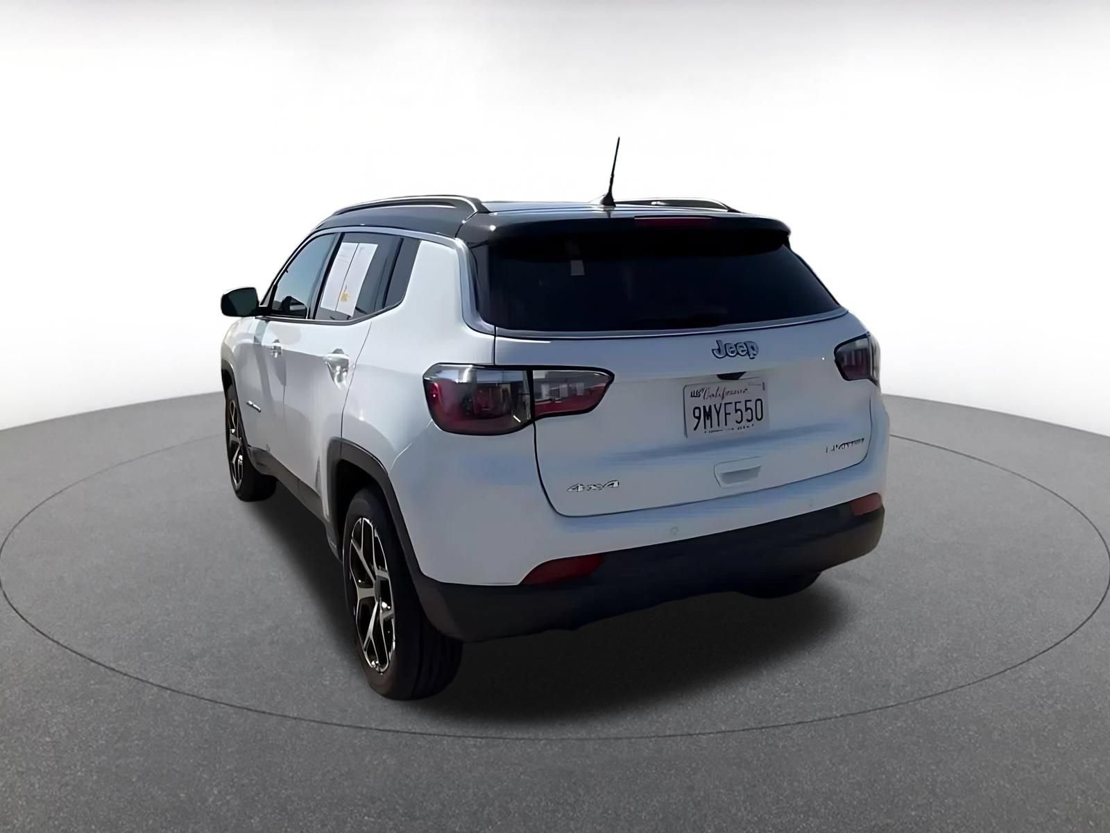 Used 2025 Jeep Compass Limited AWD/4WD image 10