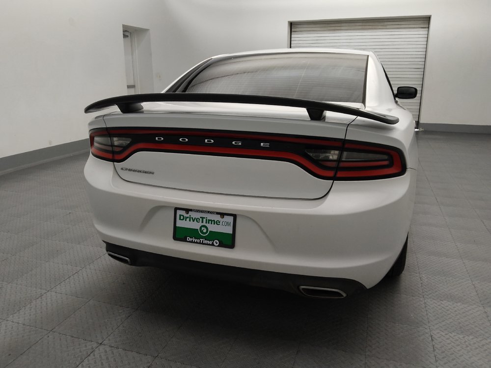 Used 2015 Dodge Charger SE RWD image 7