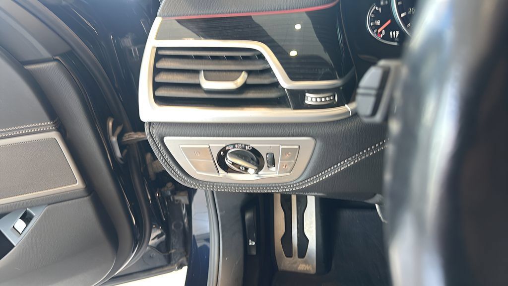 Used 2019 BMW 750i xDrive w/ M Sport Package AWD/4WD image 16