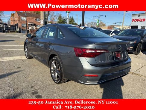 Used 2022 Volkswagen Jetta SE image 3