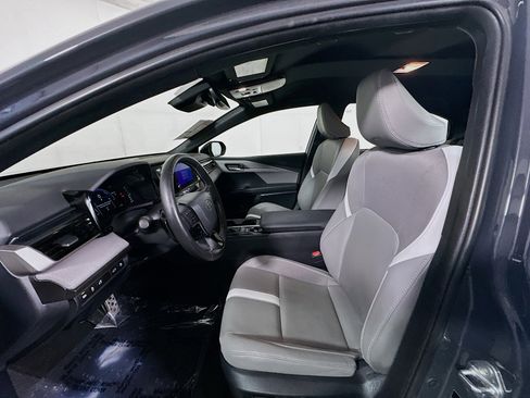 Used 2025 Toyota Camry SE image 12