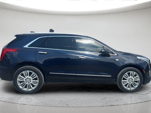 Used 2017 Cadillac XT5 Premium Luxury AWD/4WD image 4