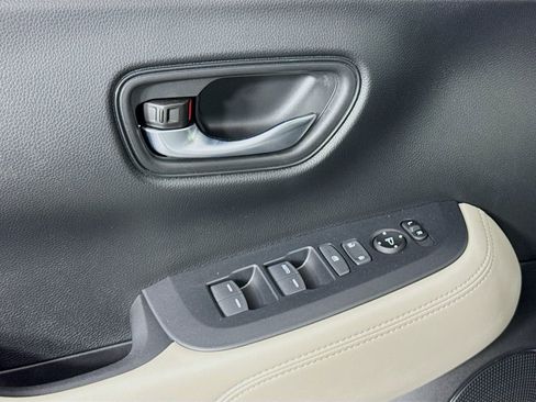 Used 2025 Honda HR-V LX image 23