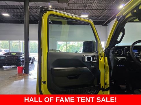Used 2024 Jeep Wrangler Unlimited Sahara w/ Technology Group AWD/4WD image 15