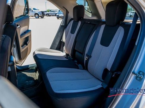 Used 2017 Chevrolet Equinox LT w/ Convenience Package FWD image 11