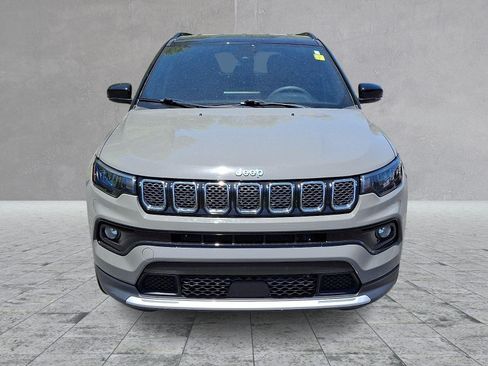 Used 2023 Jeep Compass Limited AWD/4WD image 2